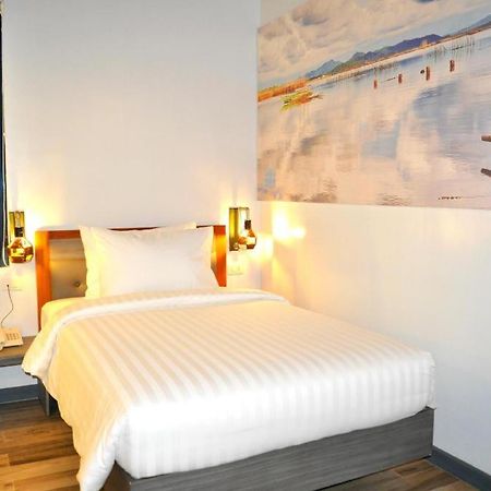 Hotel Gq Plaza Kalibo Exterior foto