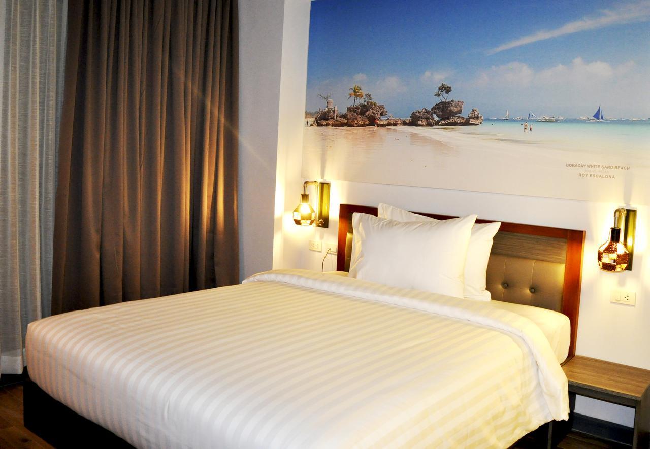 Hotel Gq Plaza Kalibo Exterior foto