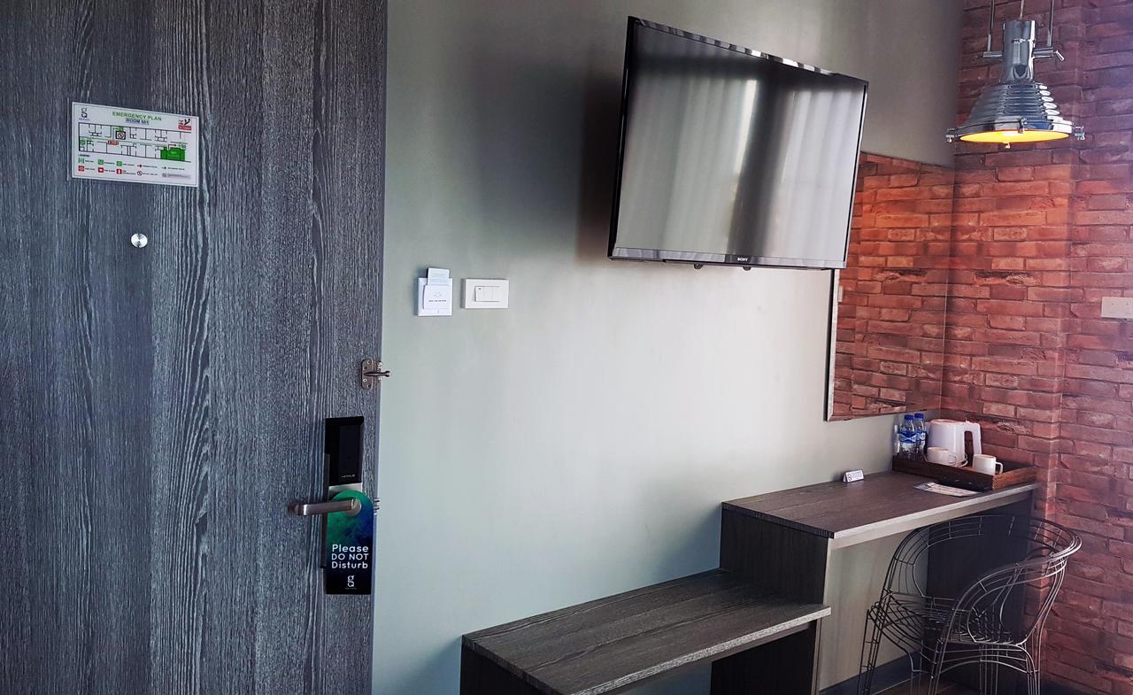 Hotel Gq Plaza Kalibo Exterior foto