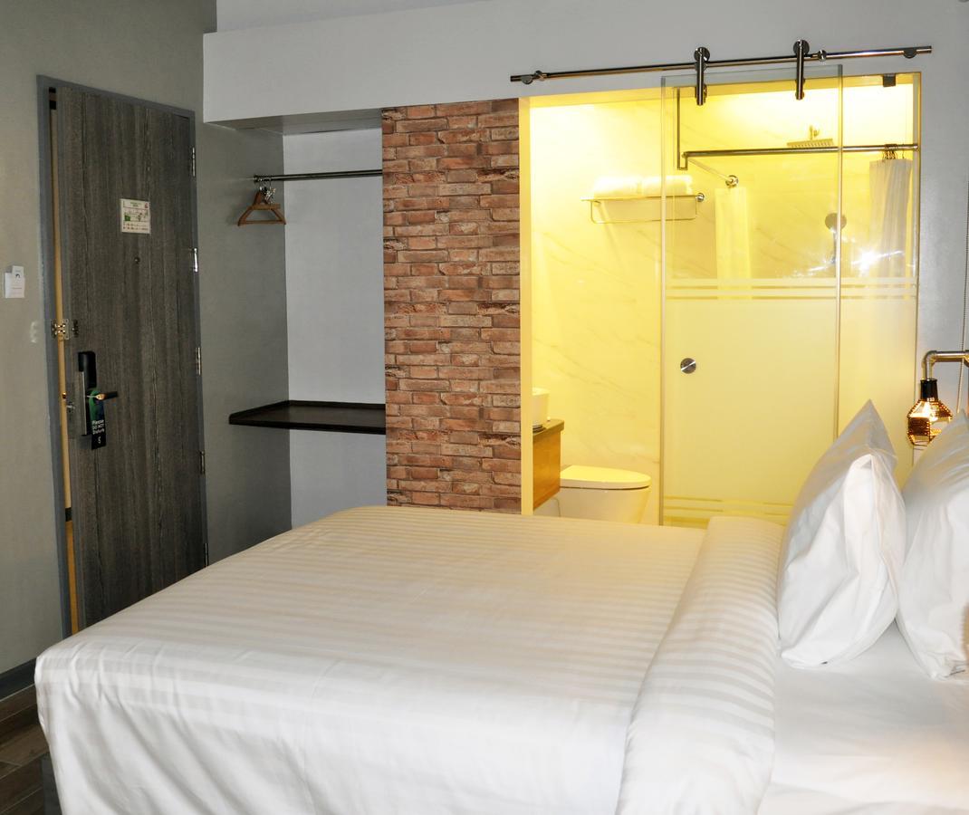 Hotel Gq Plaza Kalibo Exterior foto