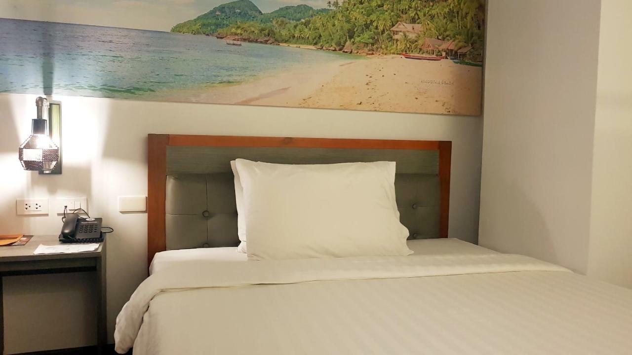Hotel Gq Plaza Kalibo Exterior foto